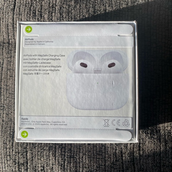 Apple AirPods with MagSafe Charging Case - White